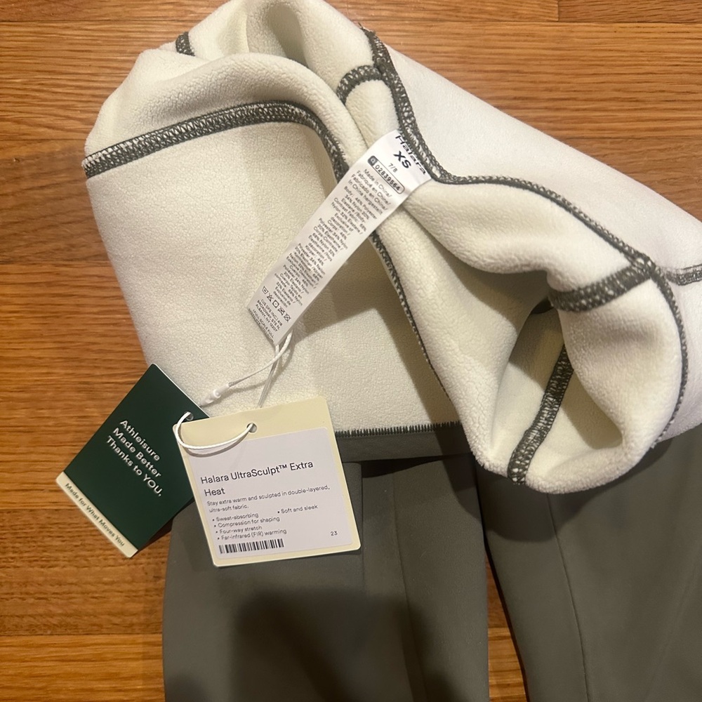 NWT Halara fleece leggings with pockets XS